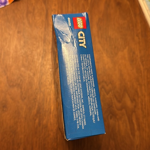 LEGO CITY: Go-Karts and Race Drivers (60400), New-Sealed, 99 Pieces Ages 5+ - Picture 3 of 3